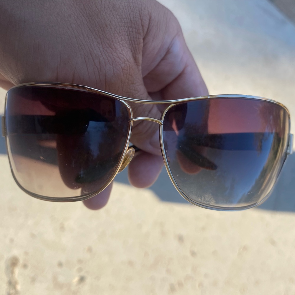 Gucci sunglasses w case
